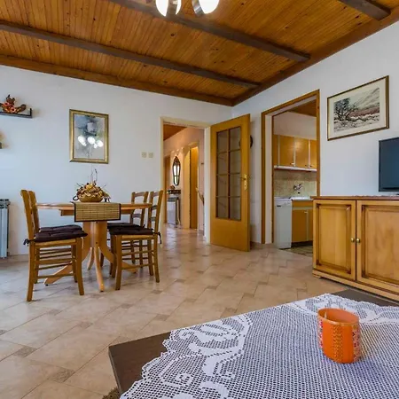 Apartman In 33528 *