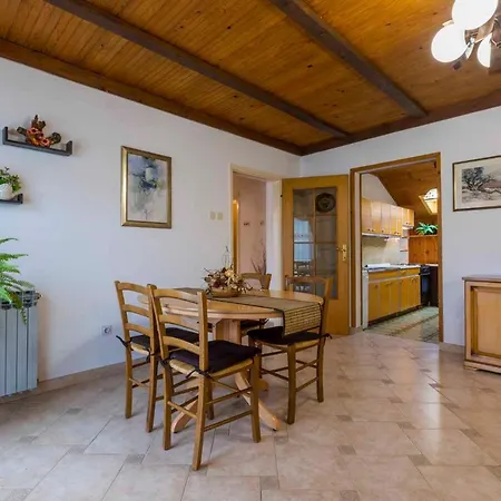 In 33528 Apartman *