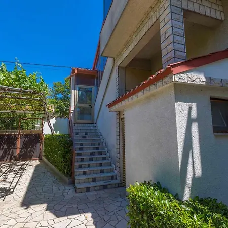 In 33528 Apartman *