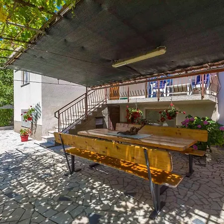 In 33528 Apartman *