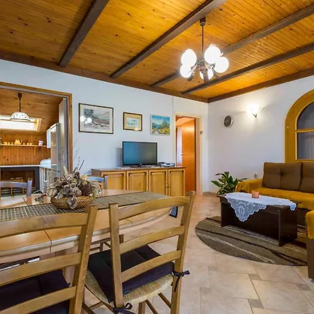 Apartman In 33528 Tribalj