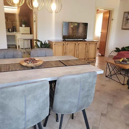 Apartman In 33528 *